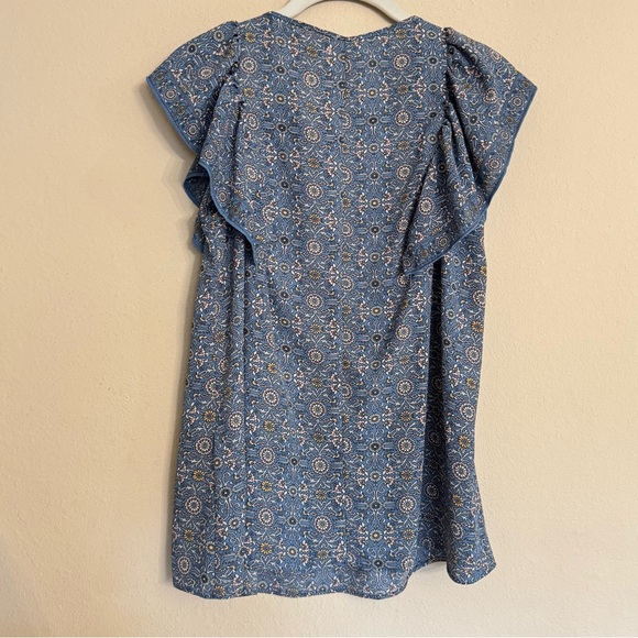 Max Studio Blouse XS Blue White Floral Ruffle Cap Sleeves Button Detailed Shirt - Picture 2 of 15